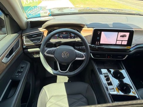 Used 2024 Volkswagen Atlas SE FWD image 22