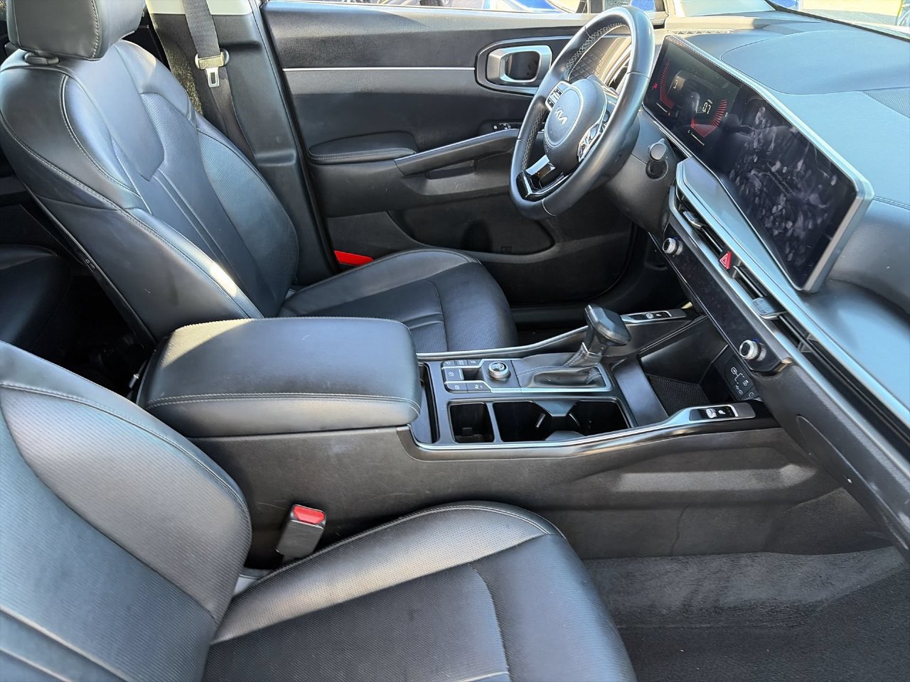 Used 2024 Kia Sorento S FWD image 11