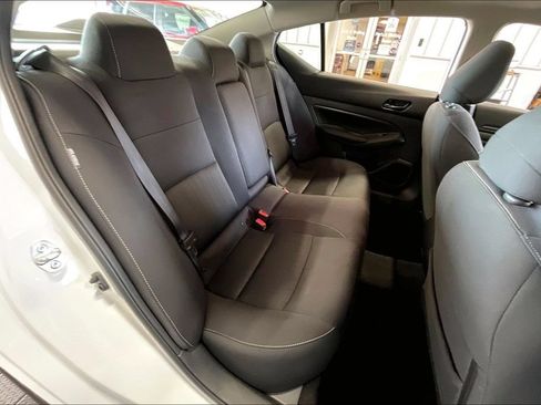 Used 2025 Nissan Altima 2.5 SV AWD/4WD image 15