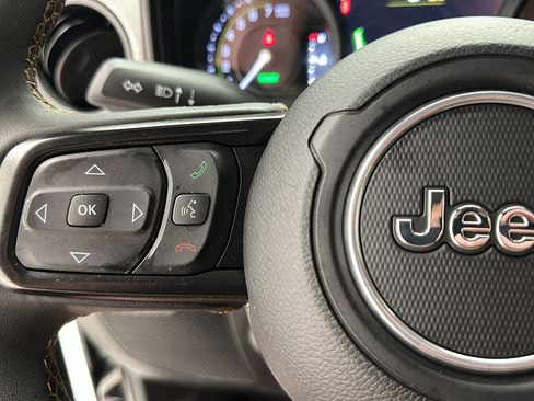 Used 2024 Jeep Wrangler Unlimited AWD/4WD image 17