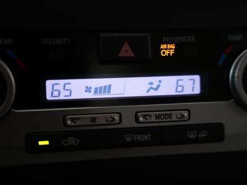 Used 2013 Toyota Camry XLE w/ Leather Pkg FWD image 27