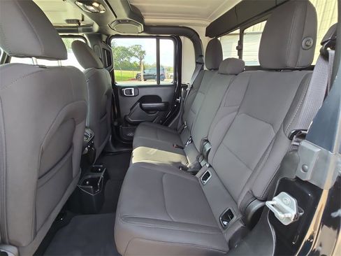 Used 2023 Jeep Gladiator Sport image 12