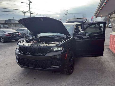 Used 2023 Jeep Grand Cherokee Altitude image 35