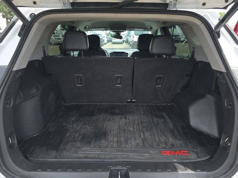 Used 2024 GMC Terrain SLT FWD image 10