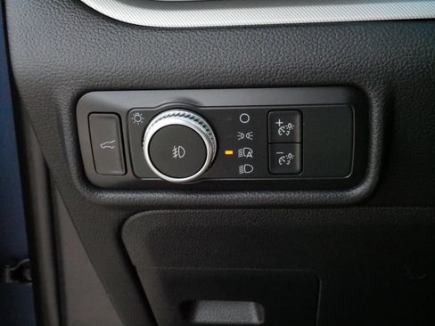 Used 2020 Ford Explorer XLT w/ Equipment Group 202A AWD/4WD image 28