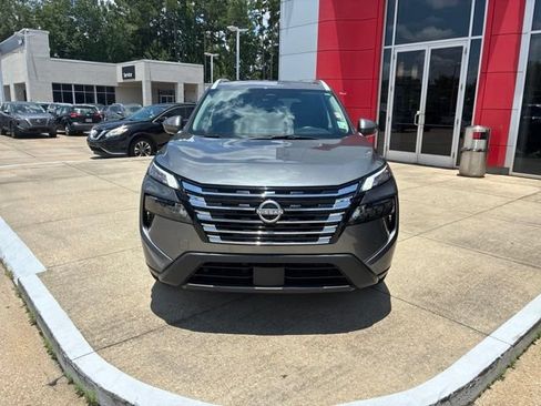 Used 2025 Nissan Rogue SV w/ SV Premium Package FWD image 2