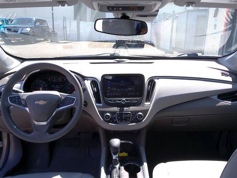 Used 2025 Chevrolet Malibu LT FWD image 9