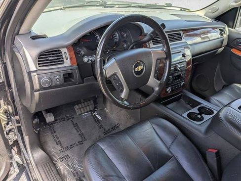 Used 2013 Chevrolet Suburban LT RWD image 10