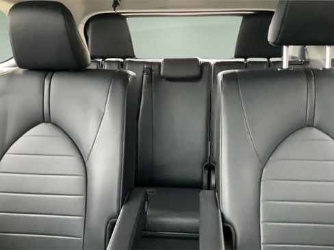 Used 2020 Toyota Highlander XLE image 11