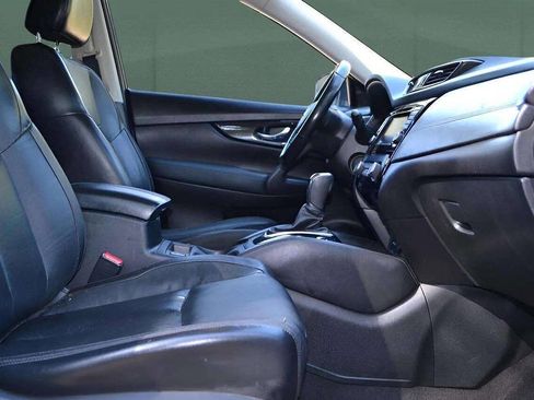 Used 2018 Nissan Rogue SL image 32