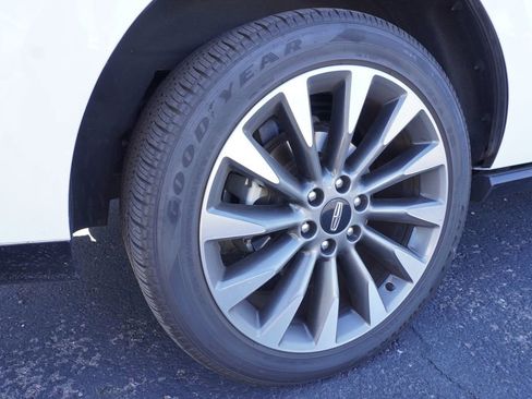 Used 2021 Lincoln Navigator Reserve w/ Luxury Package AWD/4WD image 6