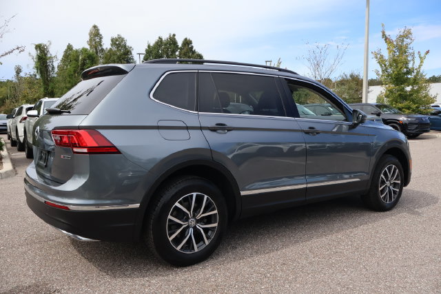 Certified 2020 Volkswagen Tiguan SE w/ Panoramic Sunroof Package AWD/4WD image 9