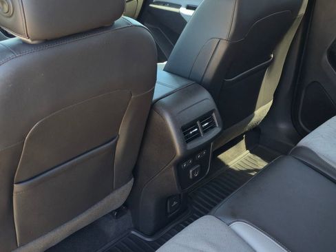 Used 2020 Chevrolet Equinox Premier image 31