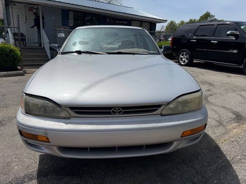 Used 1996 Toyota Camry LE FWD image 2