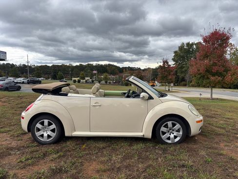 Used 2007 Volkswagen Beetle Convertible w/ Package 1 FWD image 7