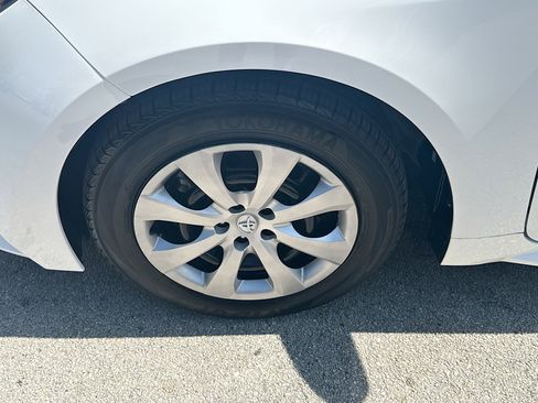 Used 2025 Toyota Corolla LE image 35