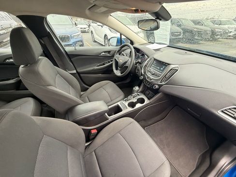 Used 2017 Chevrolet Cruze LT w/ Convenience Package image 24