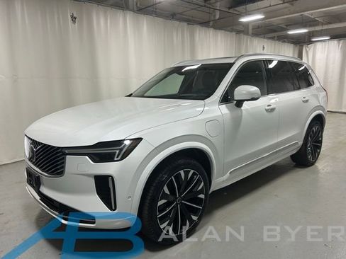 Used 2025 Volvo XC90 T8 Ultra w/ Protection Package Premier image 1