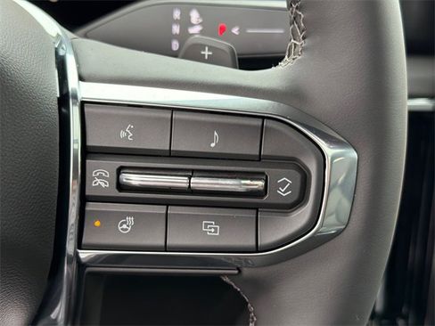 Used 2026 GMC Yukon XL Denali w/ Advanced Technology Package image 27