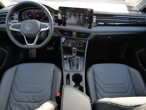 Certified 2025 Volkswagen Jetta SEL image 10