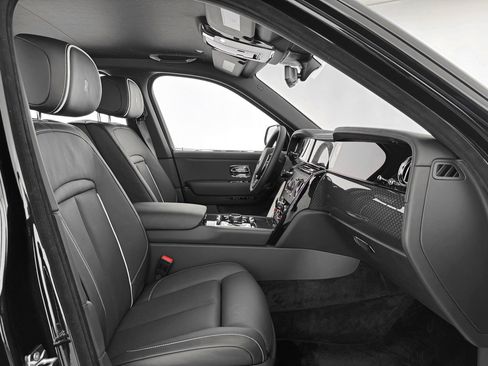 New 2026 Rolls-Royce Cullinan Black Badge image 28