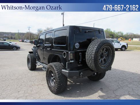 Used 2017 Jeep Wrangler Unlimited Sahara w/ Connectivity Group image 10