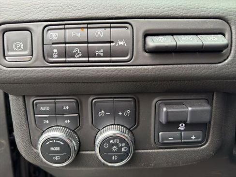 Used 2023 GMC Yukon XL Denali w/ Denali Reserve Package AWD/4WD image 19