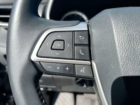 Used 2024 Toyota Highlander XSE FWD image 16