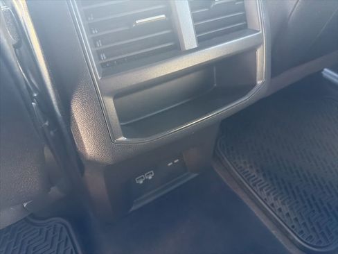 Used 2020 Volkswagen Atlas Cross Sport SE w/ Panoramic Sunroof Package image 17