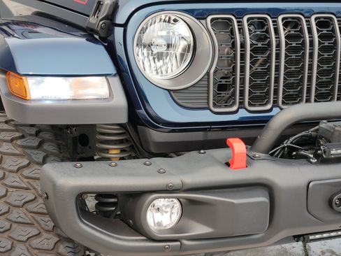 Used 2025 Jeep Gladiator Sport AWD/4WD image 10