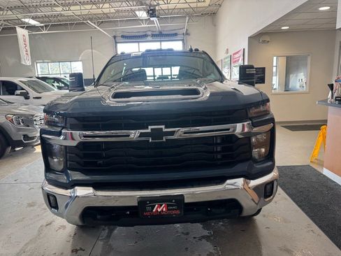 Used 2024 Chevrolet Silverado 2500 LT image 2