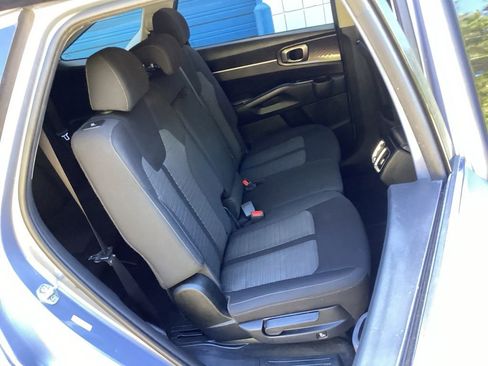 Used 2022 Kia Sorento LX FWD image 36