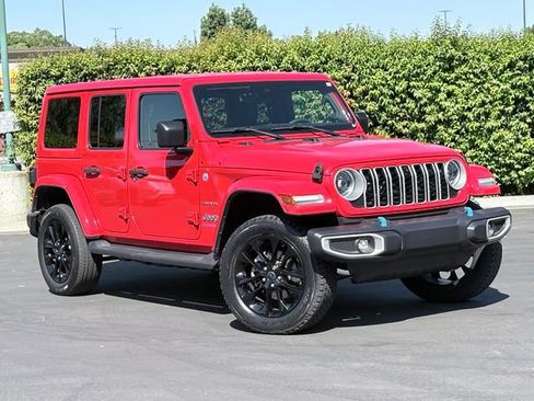 Used 2024 Jeep Wrangler Unlimited Sahara w/ Technology Group AWD/4WD image 2