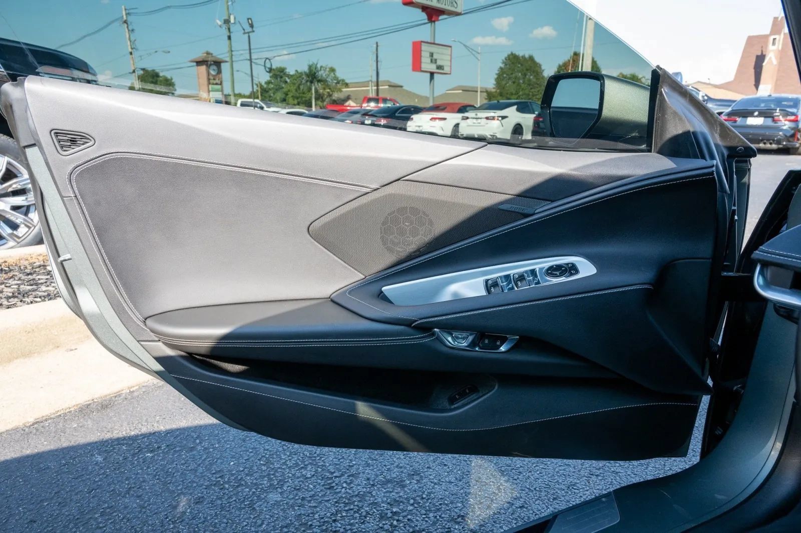 Used 2022 Chevrolet Corvette Stingray Convertible w/ 1LT RWD image 19