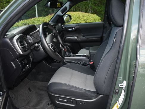 Certified 2022 Toyota Tacoma TRD Sport w/ Technology Package RWD image 7