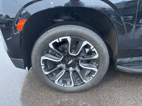 Used 2022 Chevrolet Suburban LS w/ Driver Alert Package image 10