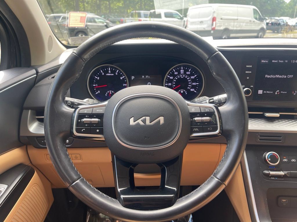 Used 2024 Kia Carnival LX FWD image 18