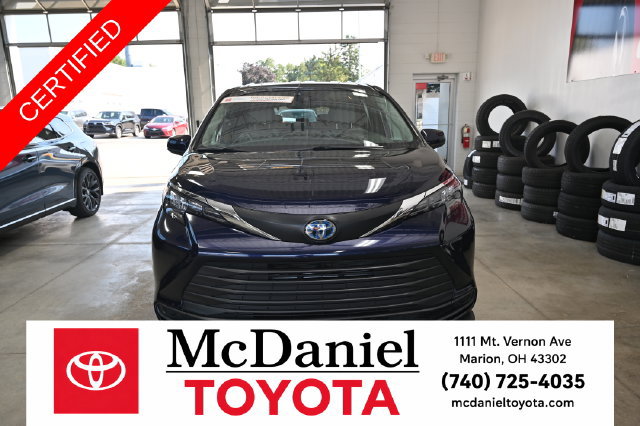 Certified 2025 Toyota Sienna LE AWD/4WD image 2