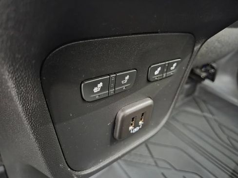 Used 2023 Chevrolet Equinox Premier FWD image 12