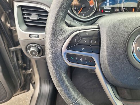 Used 2019 Jeep Cherokee Latitude w/ Popular Appearance Group image 22