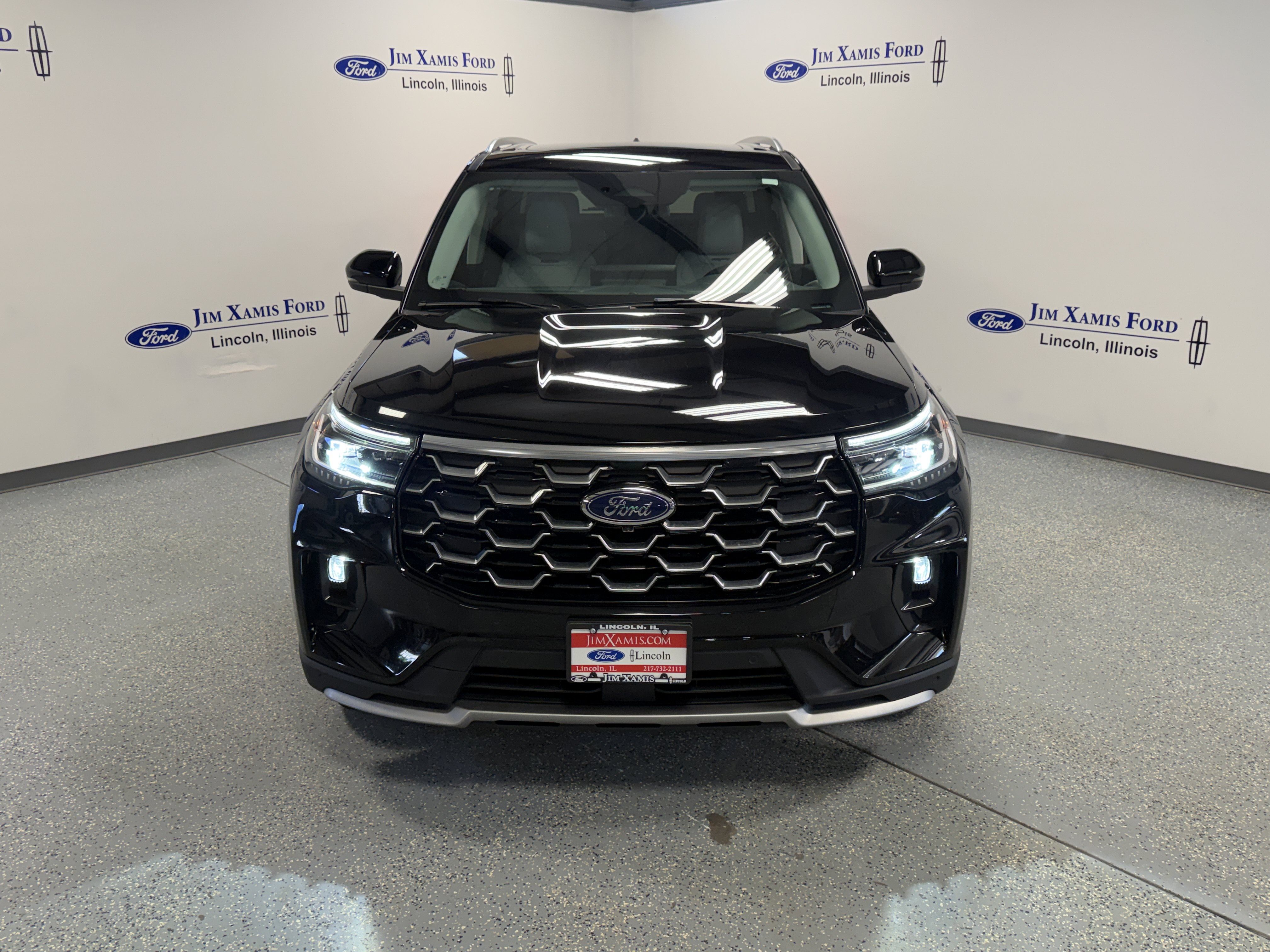 Used 2025 Ford Explorer Platinum w/ LUX Leather Package AWD/4WD image 2