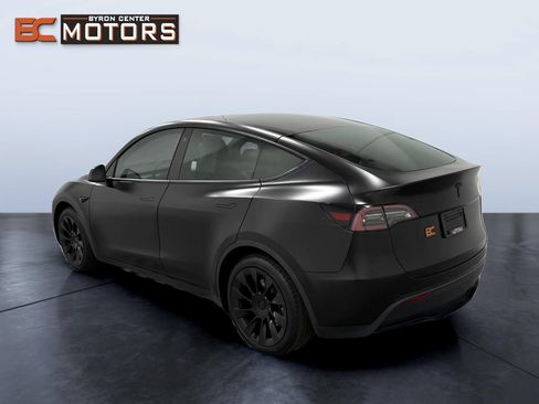 Used 2022 Tesla Model Y Long Range AWD/4WD image 5