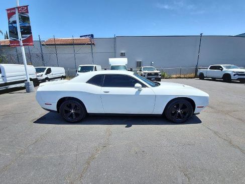 Used 2019 Dodge Challenger SXT RWD image 9