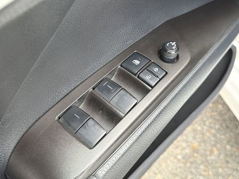 Used 2022 Toyota Camry SE image 29