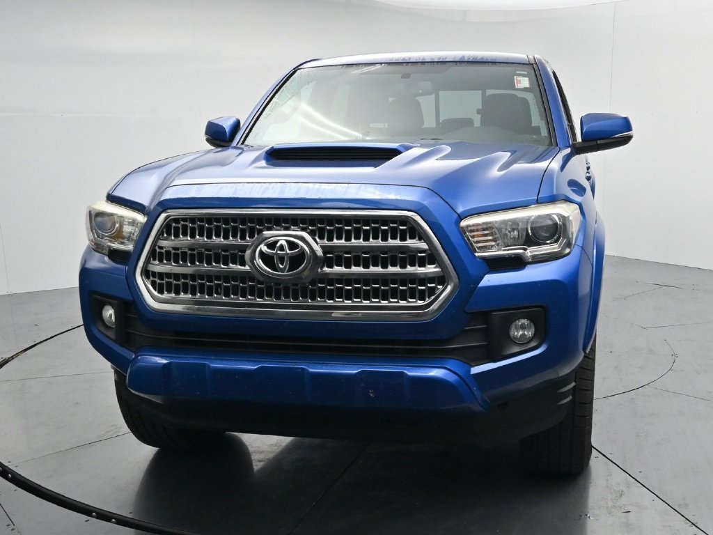 Used 2016 Toyota Tacoma TRD Sport w/ Towing Package AWD/4WD image 3