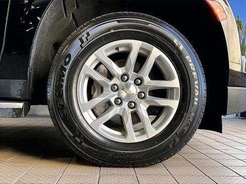 Used 2023 Chevrolet Suburban LT image 39