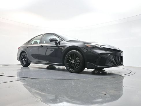 Used 2025 Toyota Camry SE FWD image 24