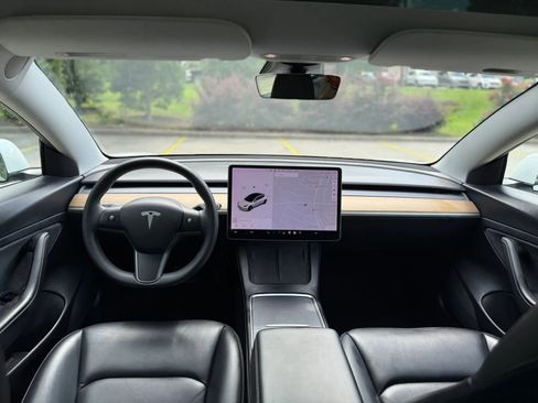 Used 2021 Tesla Model 3 Standard Range Plus RWD image 4