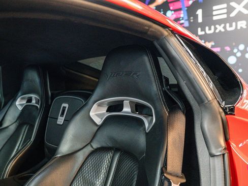 Used 2017 Dodge Viper GTS RWD image 9