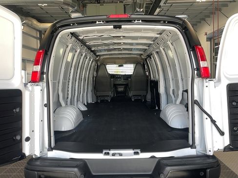 Used 2025 GMC Savana 3500 Extended RWD image 7